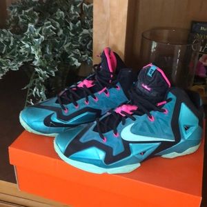 Nike LeBron 11 “South Beach” size 9